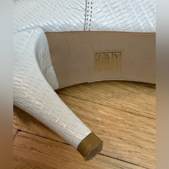 Free People “Willa” Heeled Vegan Leather White Textured Ankle Boots Size 8.5 - Picture 13 of 13